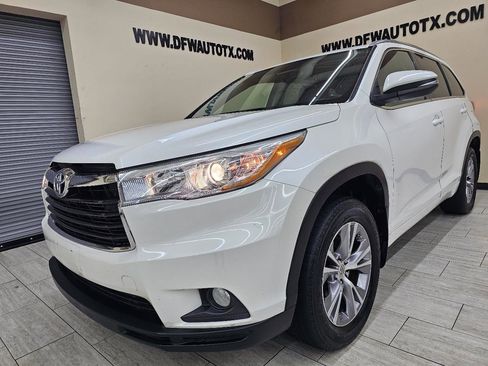 Used 2015 Toyota Highlander XLE AWD/4WD image 2