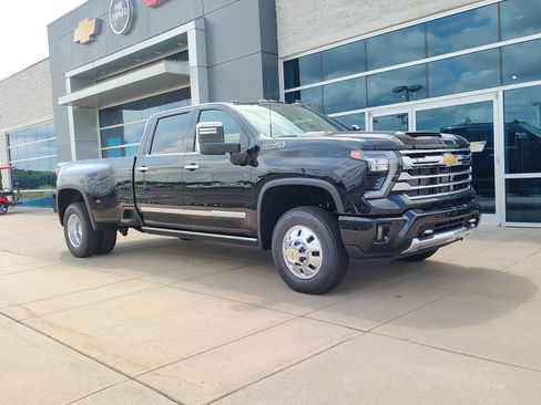 New 2025 Chevrolet Silverado 3500 High Country w/ High Country Premium Package AWD/4WD image 2