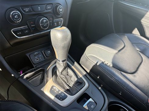 Used 2015 Jeep Cherokee Limited w/ Luxury Group image 22