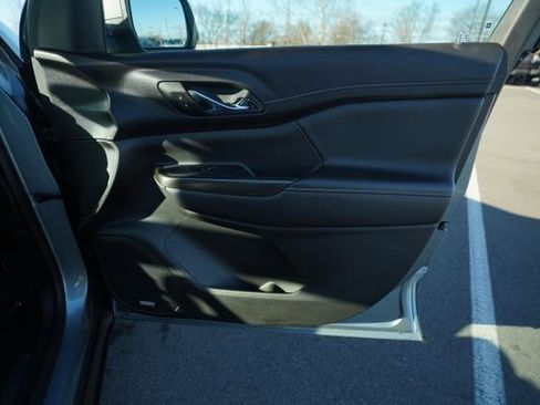 Used 2023 GMC Acadia SLT image 22