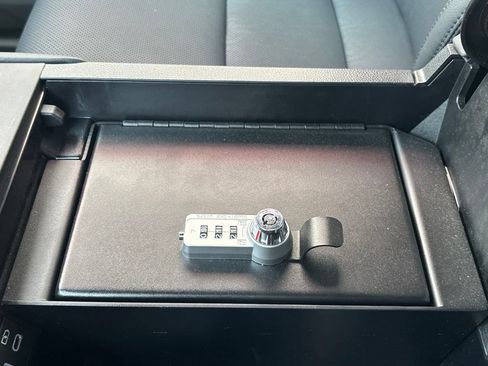 Used 2025 Toyota Tundra Limited AWD/4WD image 19