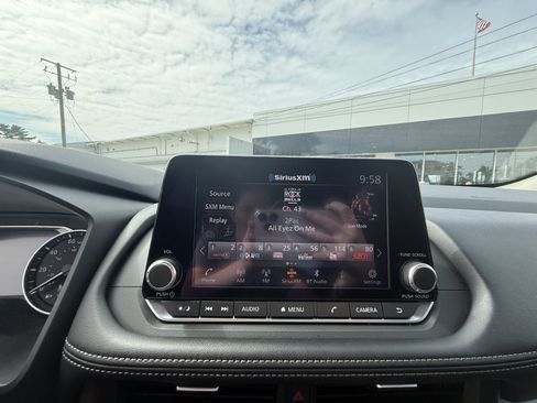 Used 2025 Nissan Rogue SV AWD/4WD image 12