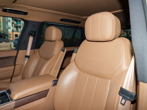 Used 2023 Land Rover Range Rover Long Wheelbase SE image 14