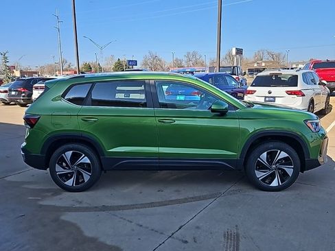 New 2026 Volkswagen Taos SE AWD/4WD image 4