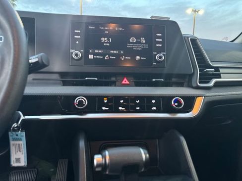 Used 2024 Kia Sportage LX image 17