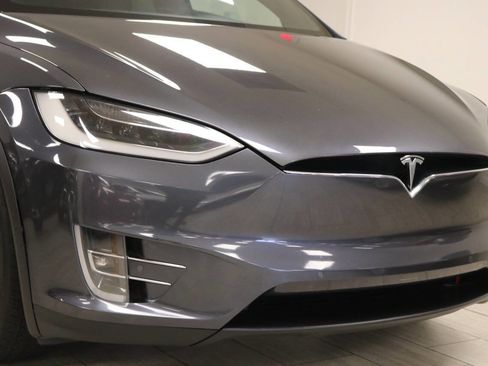 Used 2018 Tesla Model X 75D image 90