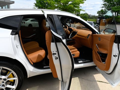 Used 2024 Aston Martin DBX AWD/4WD image 51