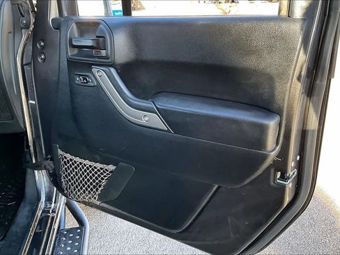 Used 2018 Jeep Wrangler Unlimited Sport S image 22