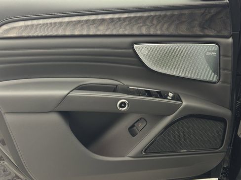 New 2025 Maserati Grecale Modena image 9