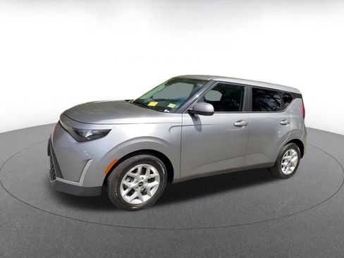 Used 2025 Kia Soul LX w/ LX Technology Package FWD image 8