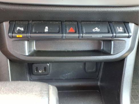 Used 2021 Chevrolet Colorado LT w/ Safety Package RWD image 27