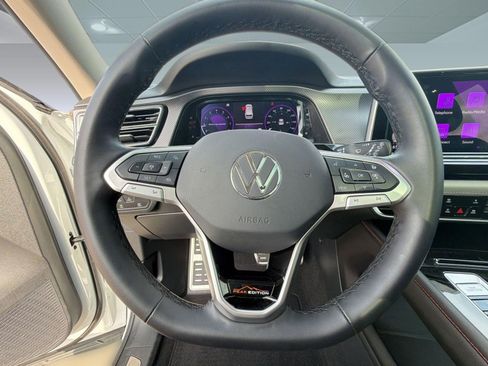 Used 2024 Volkswagen Atlas Peak Edition SEL AWD/4WD image 16