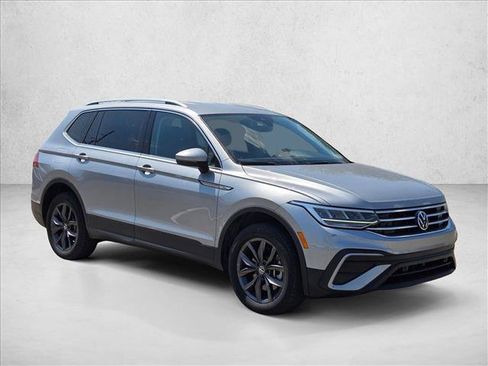 Used 2023 Volkswagen Tiguan SE FWD image 3