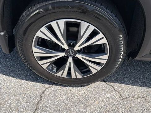 Used 2023 Nissan Rogue SV AWD/4WD image 10