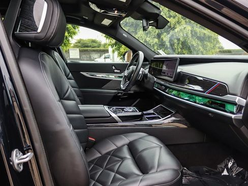 Used 2023 BMW 740i RWD image 18