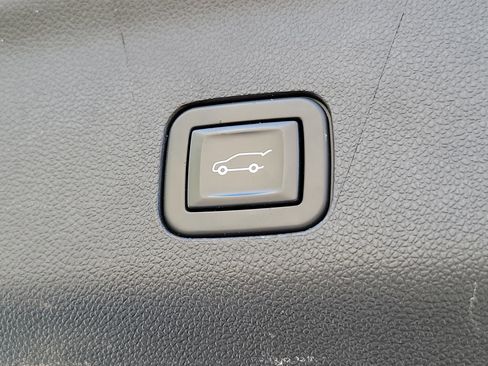 Used 2021 GMC Yukon XL SLT w/ SLT Luxury Plus Package image 14