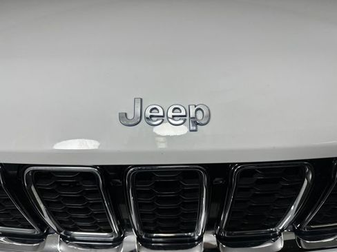 Used 2023 Jeep Grand Cherokee 4WD 4xe image 9