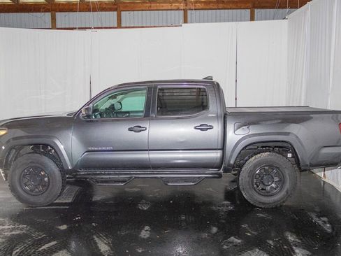 Used 2019 Toyota Tacoma SR image 7