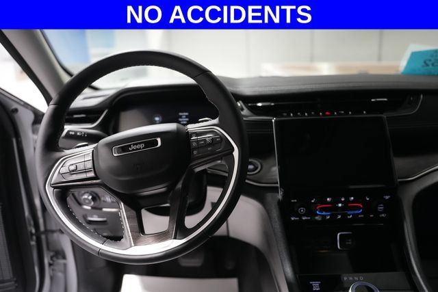 Used 2023 Jeep Grand Cherokee Limited w/ Luxury Tech Group II AWD/4WD image 2