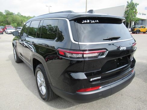Certified 2025 Jeep Grand Cherokee L Laredo w/ Luxury Tech Group I RWD image 5