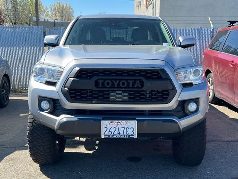 Used 2021 Toyota Tacoma SR5 w/ Technology Package image 6
