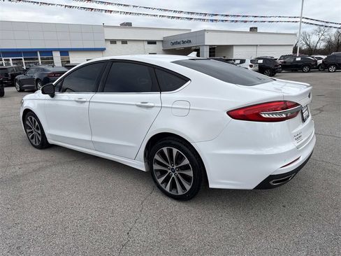 Used 2020 Ford Fusion SE image 3