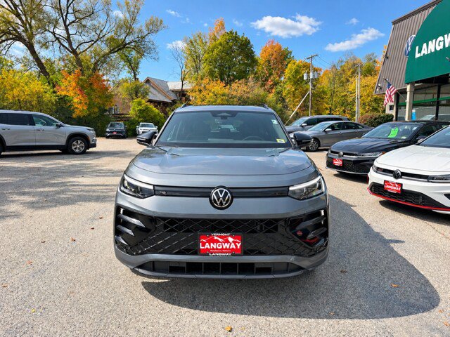 New 2026 Volkswagen Tiguan SE R-Line AWD/4WD image 2