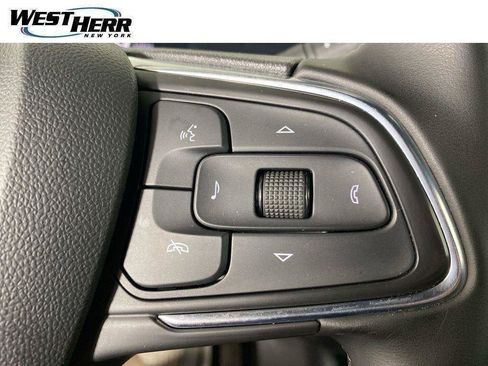 Used 2025 Buick Envista Sport Touring w/ Convenience II Package FWD image 40