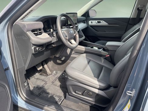 Used 2025 Ford Explorer Active w/ Active Comfort Package image 18