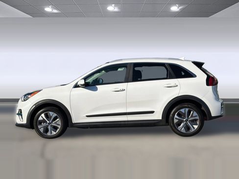 Used 2020 Kia Niro EX image 2