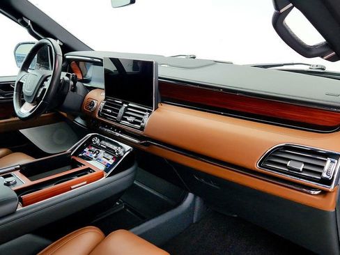Used 2024 Lincoln Navigator Reserve image 25