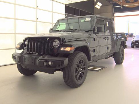 Used 2022 Jeep Gladiator Sport image 1