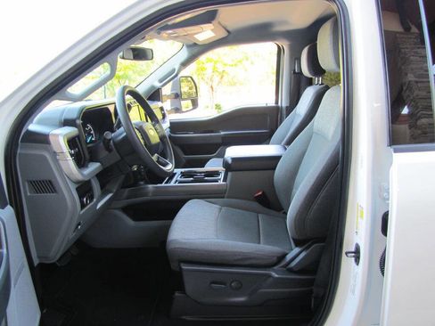 Used 2023 Ford F250 XLT w/ FX4 Off-Road Package image 14