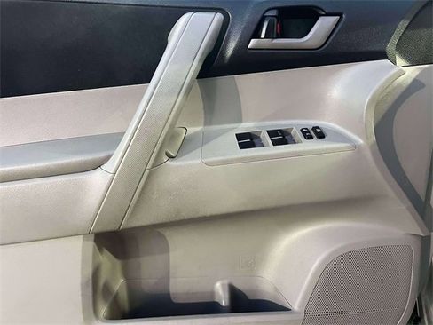 Used 2012 Toyota Highlander 4WD image 21