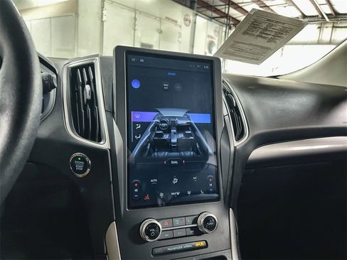 Used 2024 Ford Edge SEL image 34