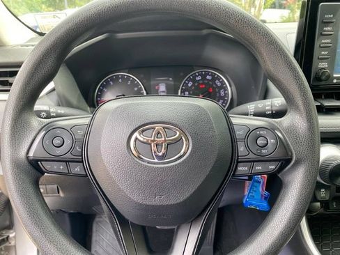 Used 2021 Toyota RAV4 LE FWD image 6