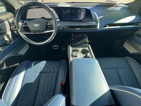 Used 2026 Cadillac Vistiq Premium Luxury image 10