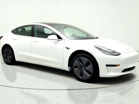 Used 2020 Tesla Model 3 Standard Range Plus RWD image 3