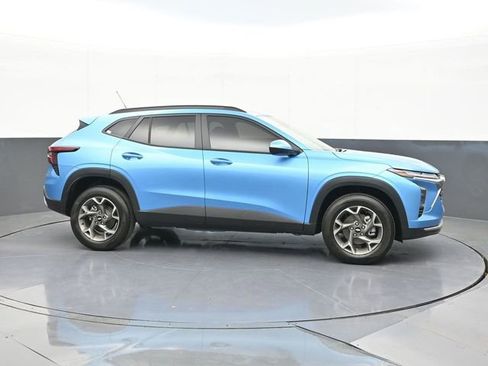 New 2026 Chevrolet Trax LT w/ Driver Confidence Package FWD image 17