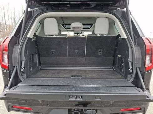 Used 2025 Ford Expedition Active image 29