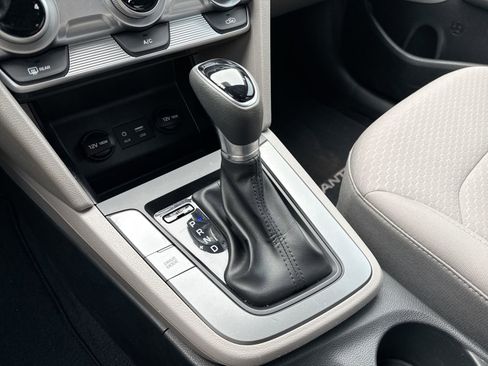 Used 2019 Hyundai Elantra SE image 20