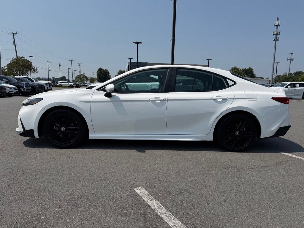 Used 2025 Toyota Camry SE FWD image 4