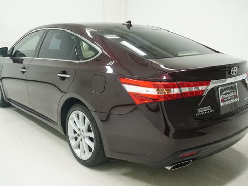 Used 2015 Toyota Avalon Limited w/ Technology Package FWD image 6