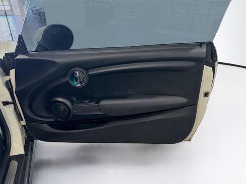 Used 2018 MINI Cooper 2-Door Hardtop image 12