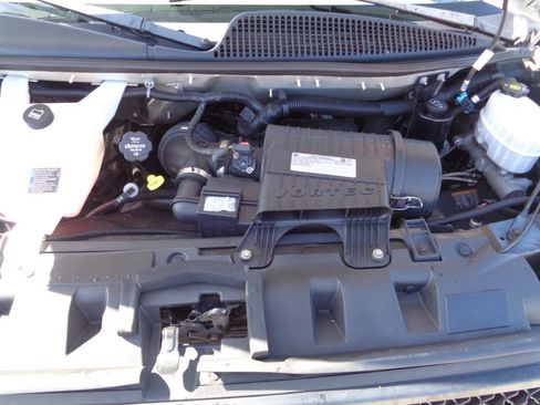 Used 2018 Chevrolet Express 2500 LT w/ LT Preferred Equipment Group image 11