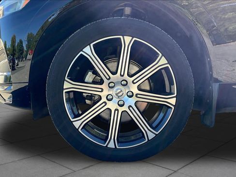 Used 2021 Volvo XC60 T5 Inscription w/ Protection Package FWD image 9