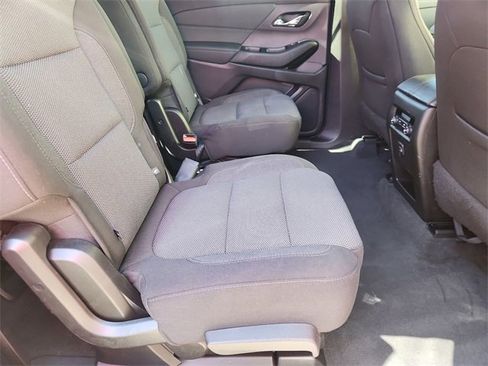 Used 2023 Chevrolet Traverse LT image 25
