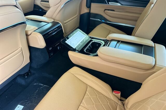 New 2026 Jeep Grand Wagoneer L Summit AWD/4WD image 9