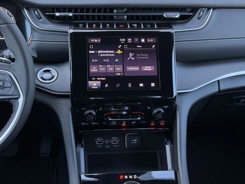New 2025 Jeep Grand Cherokee L Altitude AWD/4WD image 14