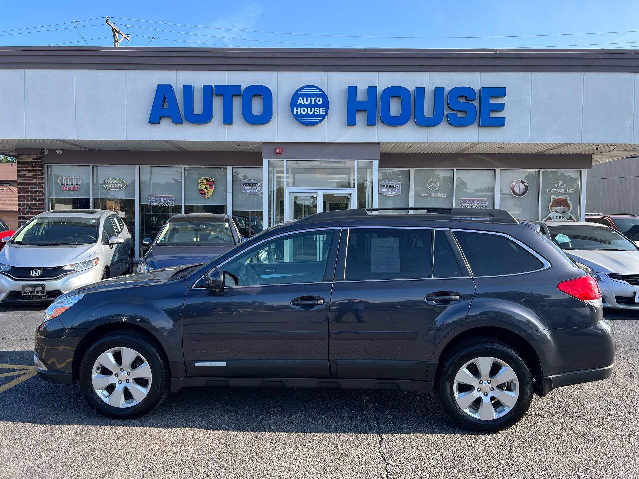 Used 2010 Subaru Outback 2.5i Premium AWD/4WD image 8